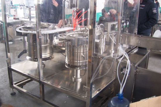 Автоматическая машина для наполнения картриджей для электронных сигарет с поршневым насосом емкостью 10 мл