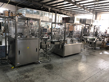 Машина для наполнения и укупорки жидкостей для электронных сигарет