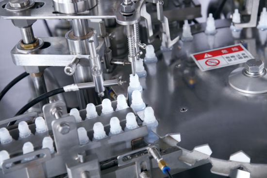 Заводская цена Автоматическая машина для наполнения глазных капель фармацевтическим одноразовым маслом Vape / маслом CBD / электронными жидкостями / электронным соком 