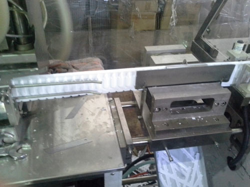 Полуавтоматическая машина для наполнения и запечатывания фармацевтических суппозиториев, подсчета и резки (BZS)