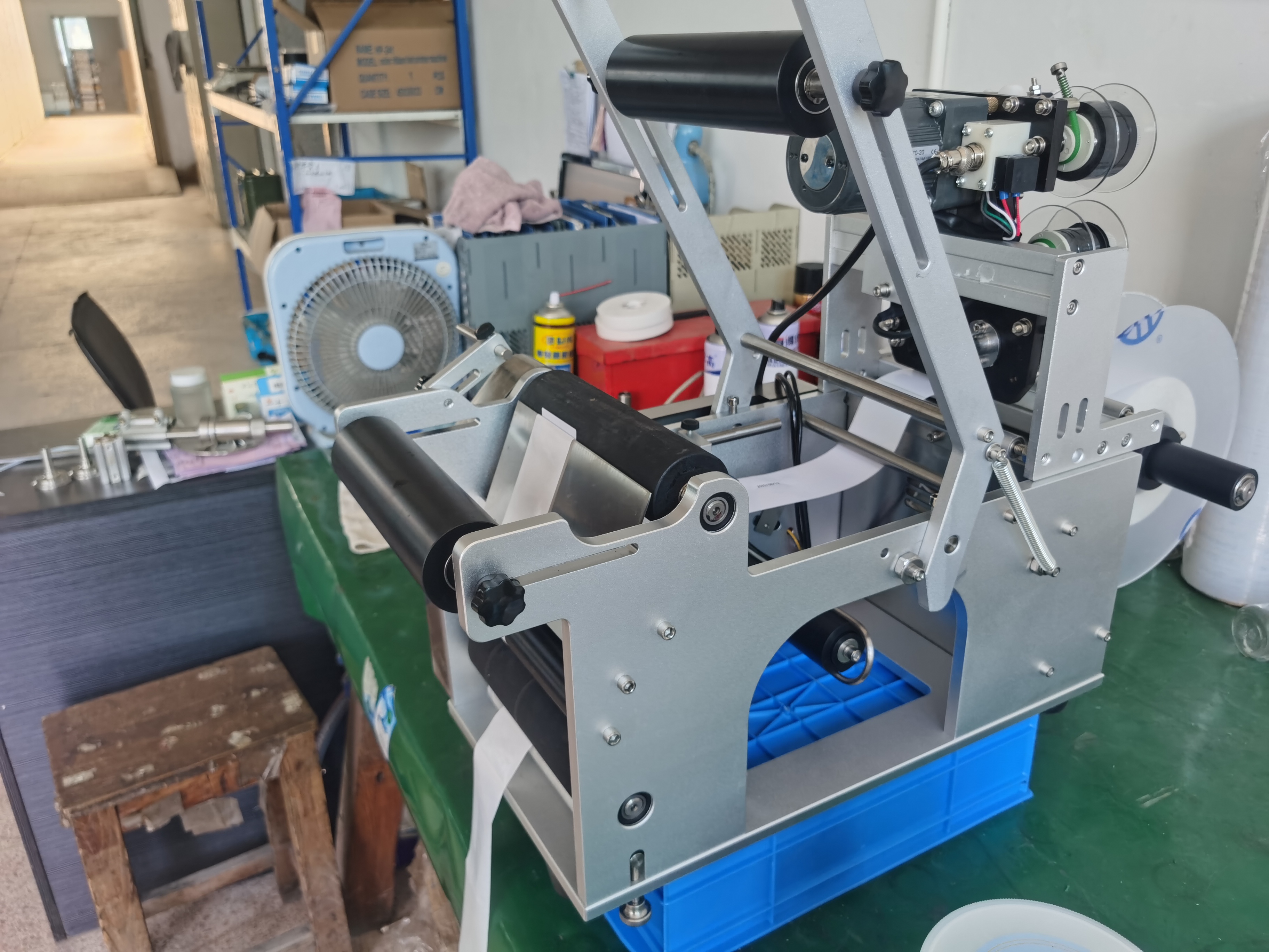 Настольная этикетировочная машина MT-50 с кодером