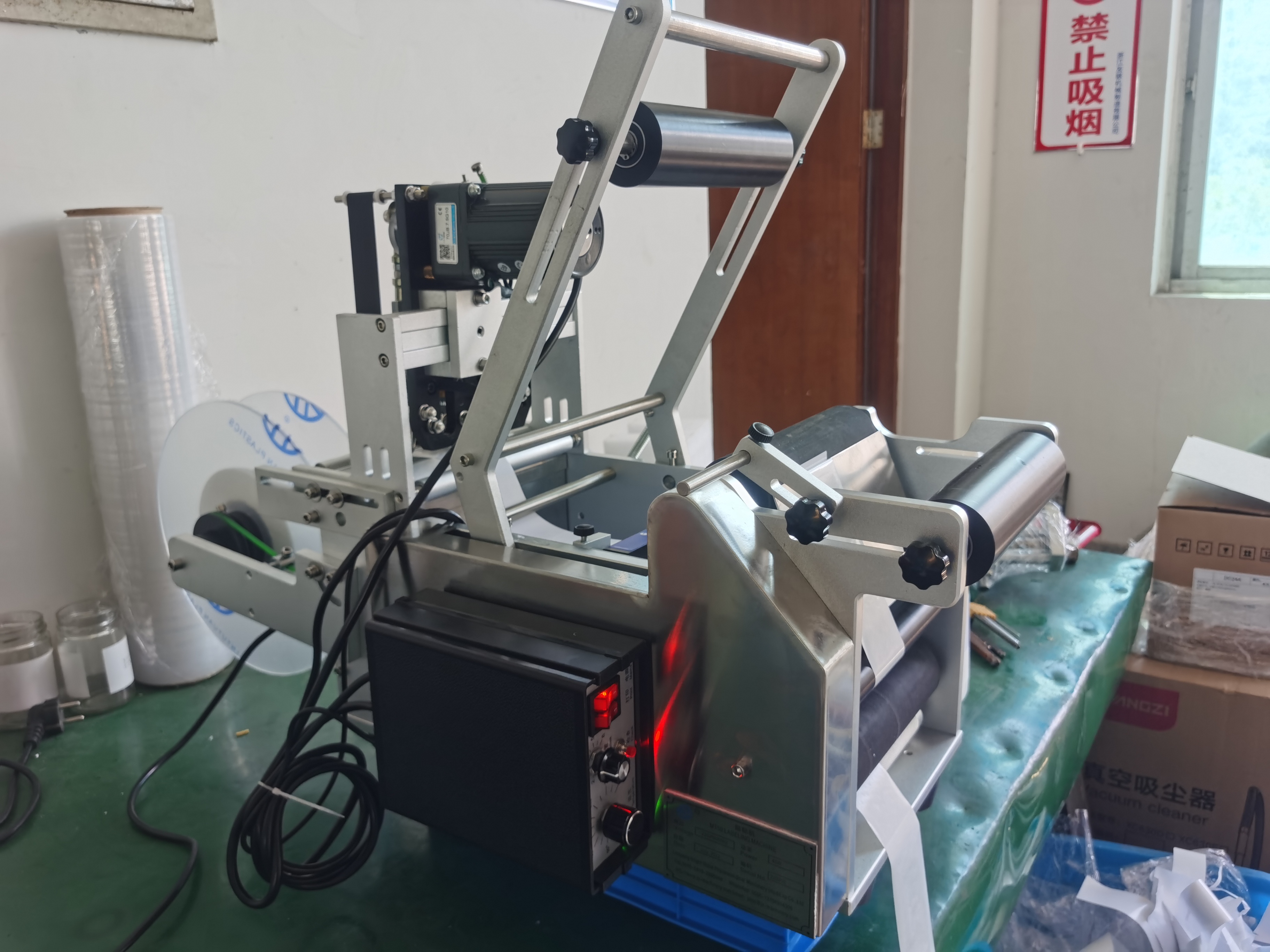 Настольная этикетировочная машина MT-50 с кодером