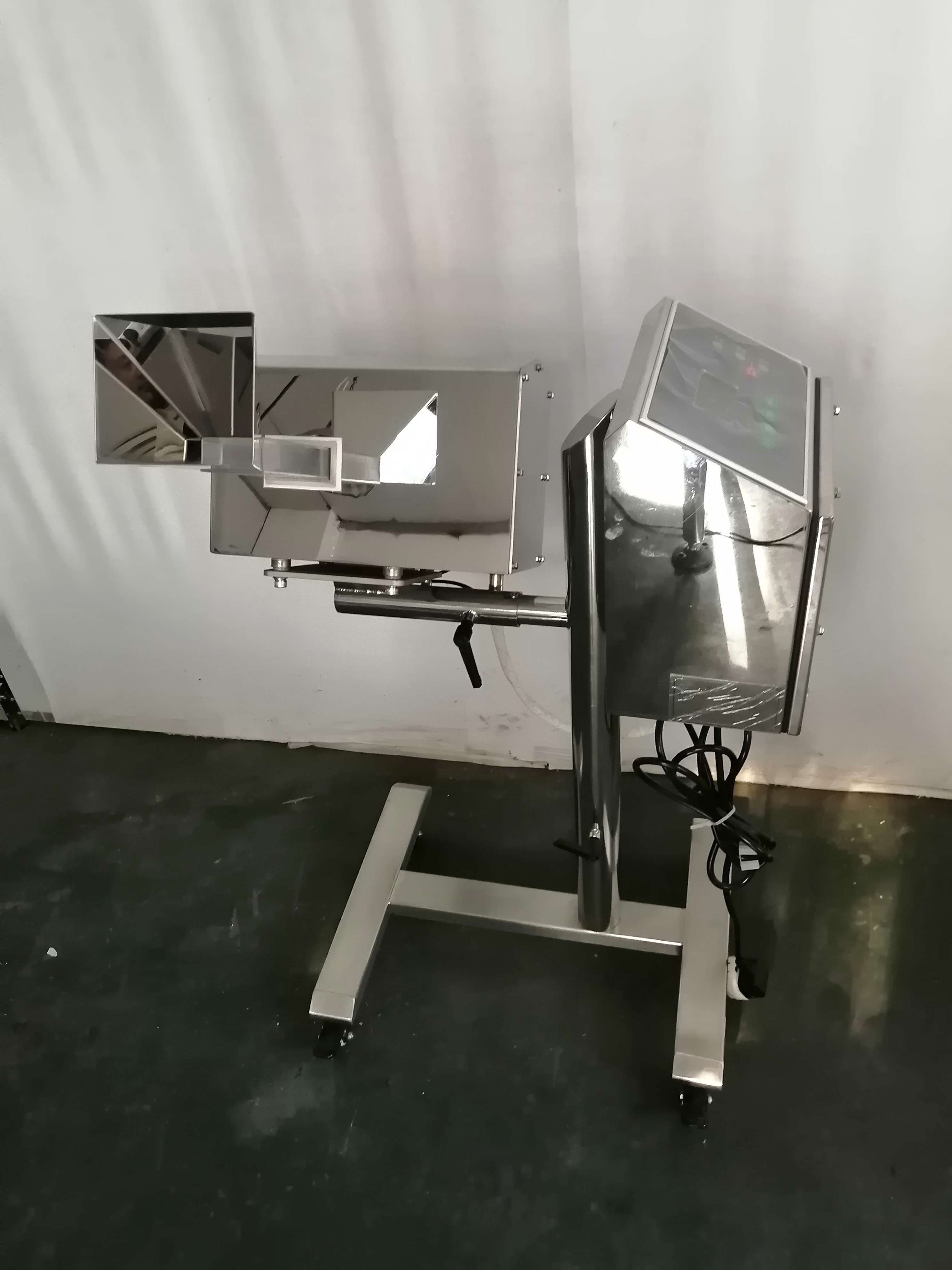 Заводская поставка автоматического металлодетектора для пищевой, фармацевтической, пластиковой, химической, игрушечной промышленности