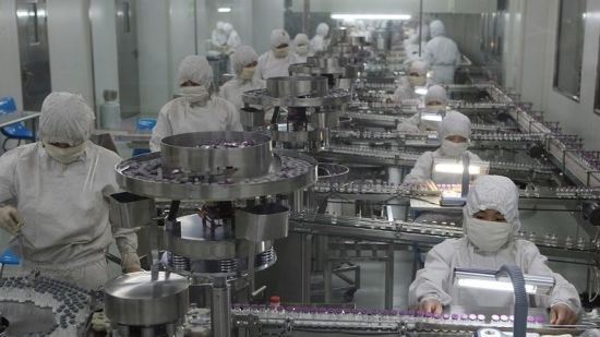 Автоматическая машина для укупорки бутылок для фармацевтической промышленности