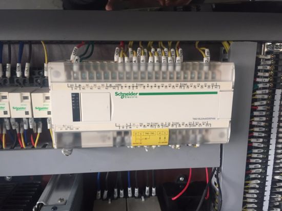 Bzd-S-120 Линейная машина для укупорки бутылок (три ножа)