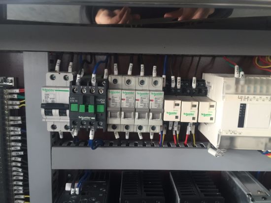 Автоматическая укупорочная машина для стеклянных бутылок или пластиковых флаконов