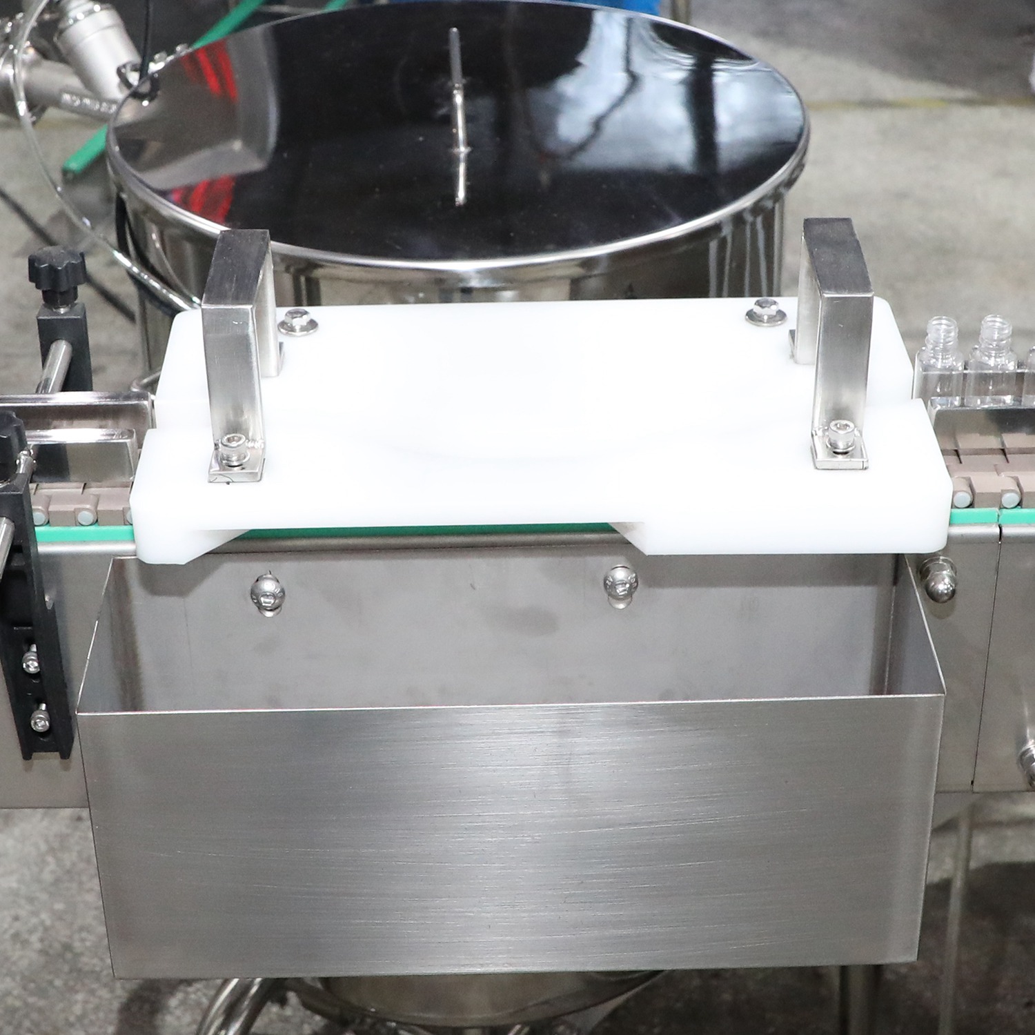 Высококачественная машина для наполнения и запечатывания жидкости для глазных капель для бутылок из галлина / пластиковых бутылок 