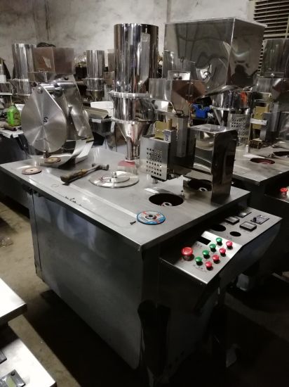 Полуавтоматическая машина для наполнения капсул фармацевтического оборудования для небольших лабораторий с GMP